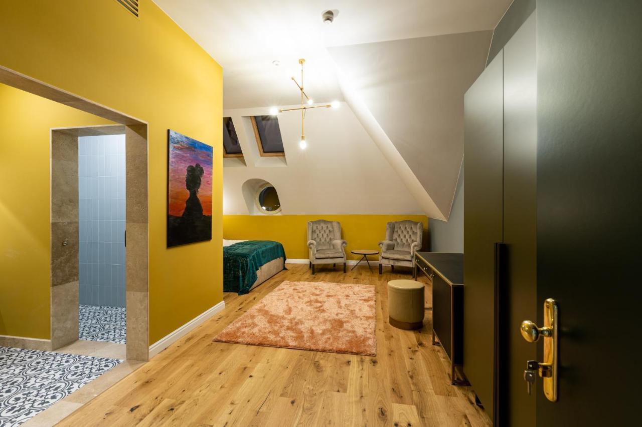 Boutique Hotel Cocosul De Aur Târgu-Mureş Exteriör bild