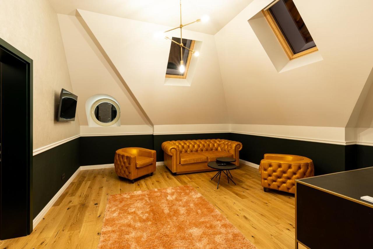 Boutique Hotel Cocosul De Aur Târgu-Mureş Exteriör bild