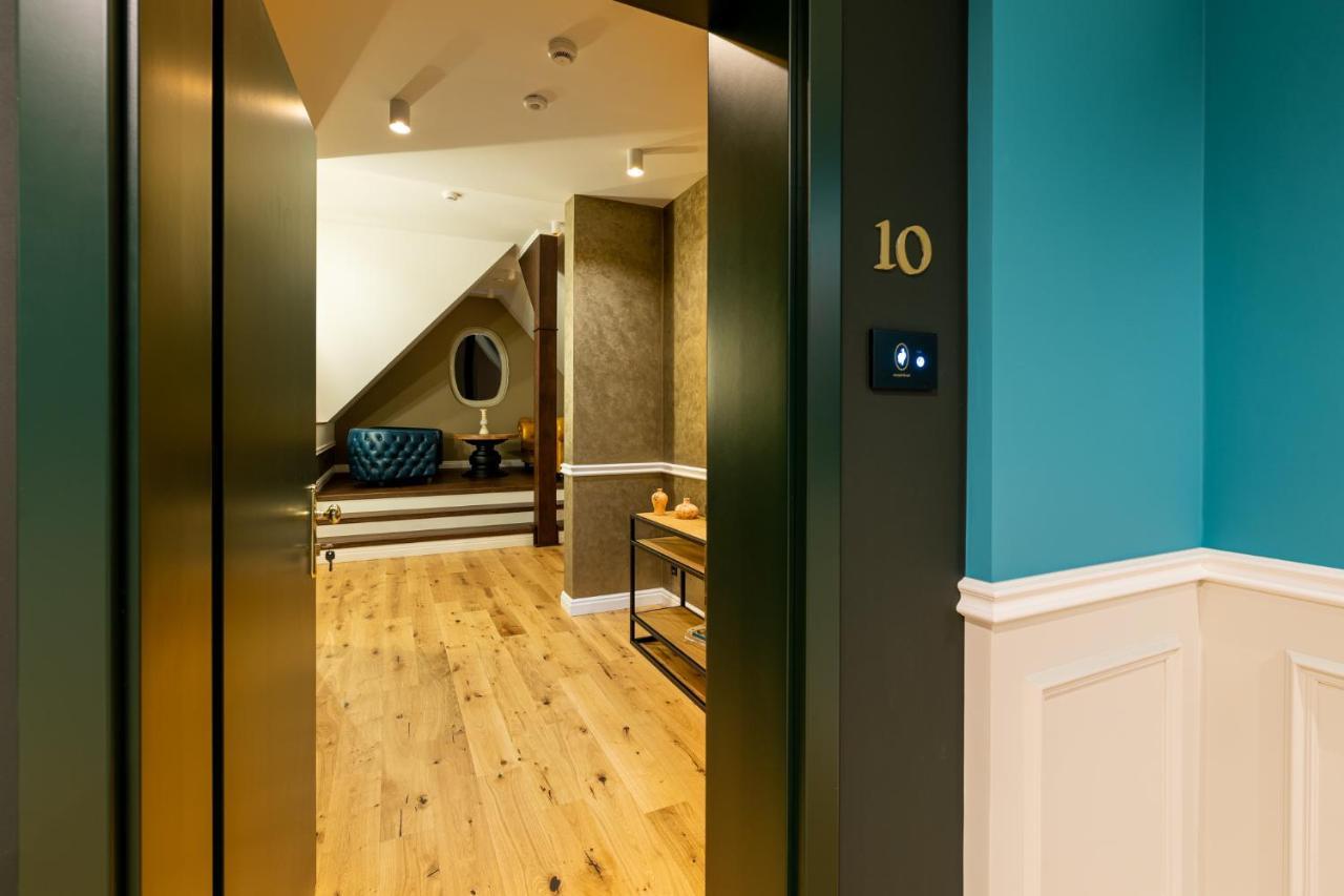 Boutique Hotel Cocosul De Aur Târgu-Mureş Exteriör bild
