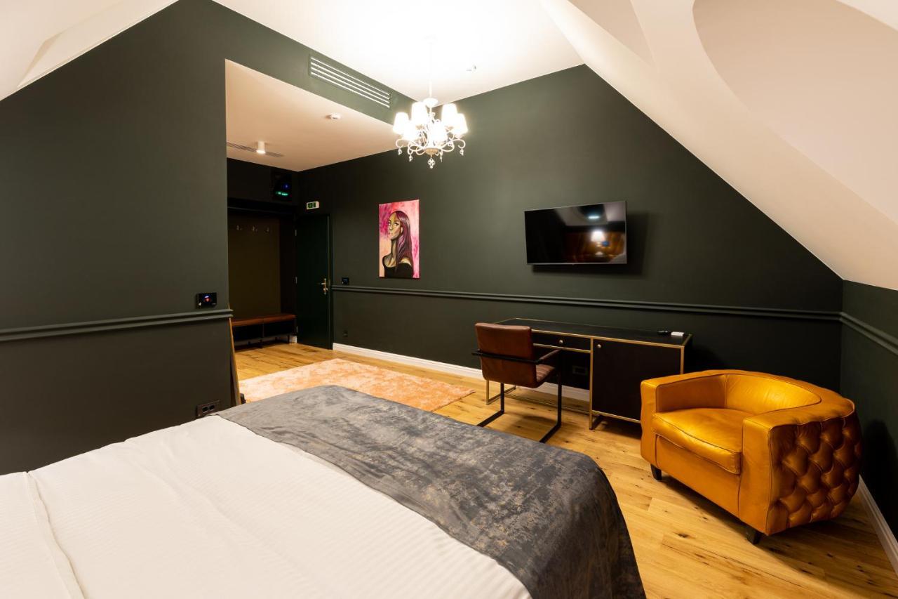 Boutique Hotel Cocosul De Aur Târgu-Mureş Exteriör bild