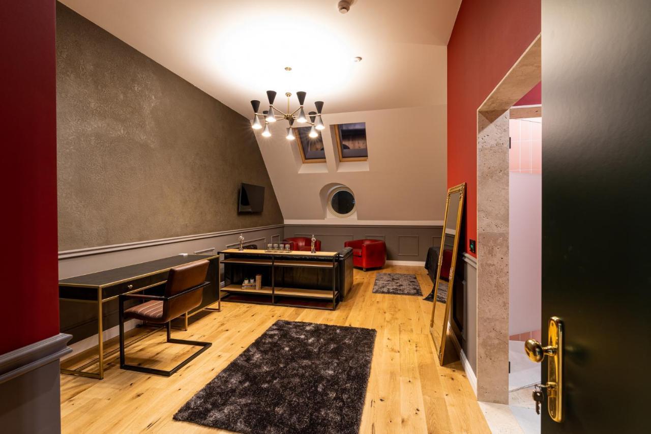 Boutique Hotel Cocosul De Aur Târgu-Mureş Exteriör bild