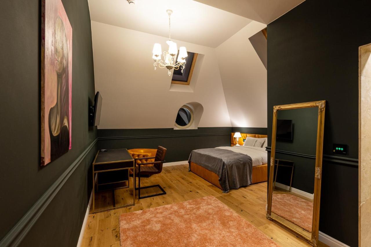 Boutique Hotel Cocosul De Aur Târgu-Mureş Exteriör bild