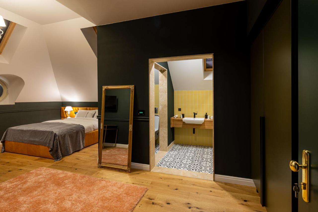 Boutique Hotel Cocosul De Aur Târgu-Mureş Exteriör bild